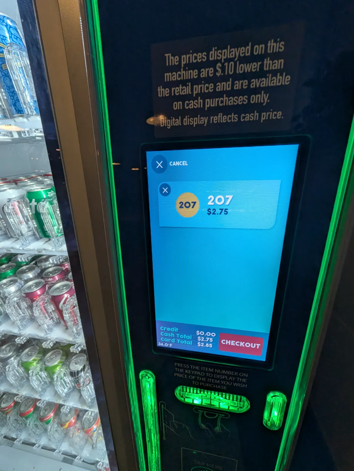 Vending machine showing cash discount pricing